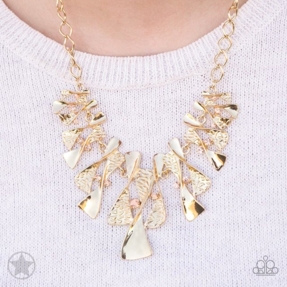 The Sands of Time - Gold necklace and Earrings Set - Picture 2 of 3